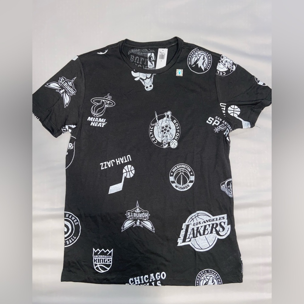 NEW WITH TAGS NBA x Old Navy Collab Gray T-Shirt Bulls Logos Jersey